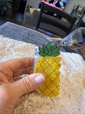 Pineapple hair claw clip